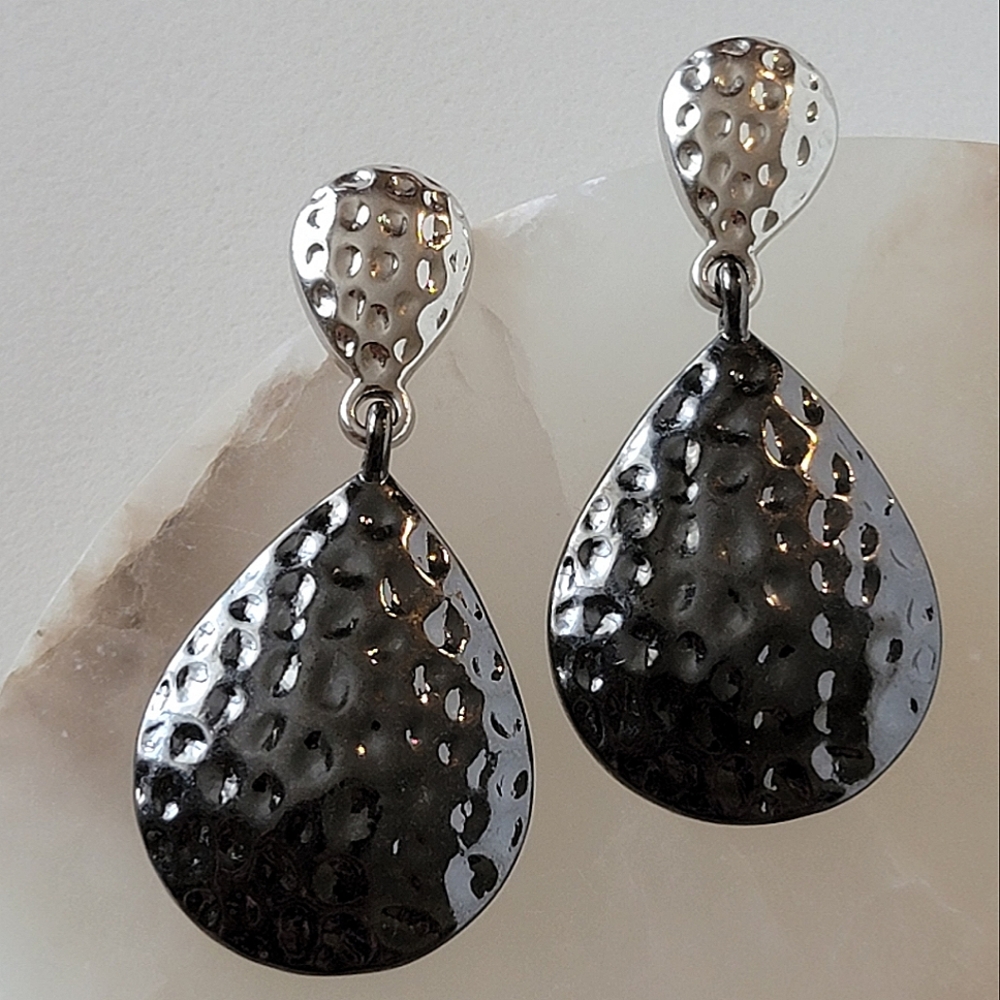 Daisy Fuentes Two Tone Dangle Post Earrings Textured Silver Teardrop Signed